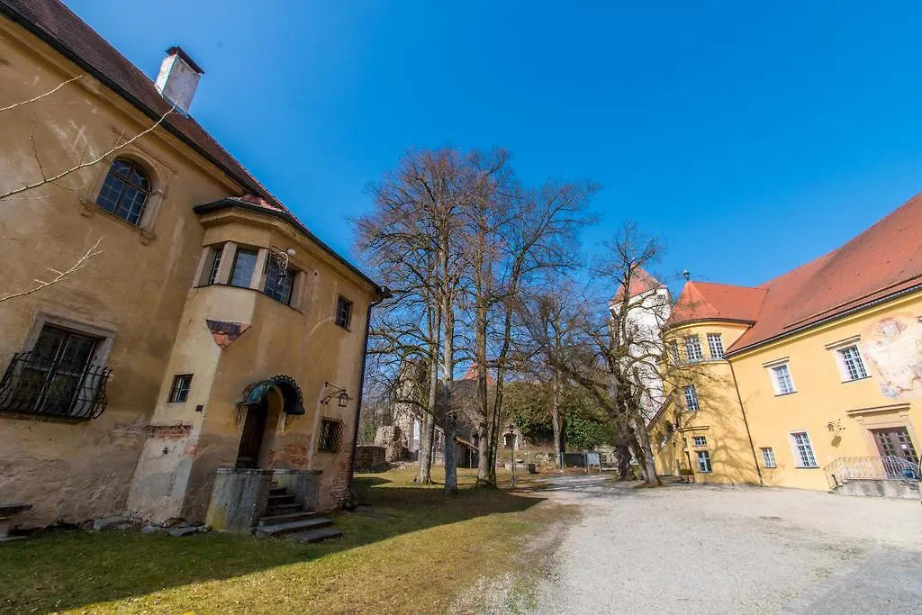 Hotel Schloss Neuburg - Hoftaferne Neuburg am Inn