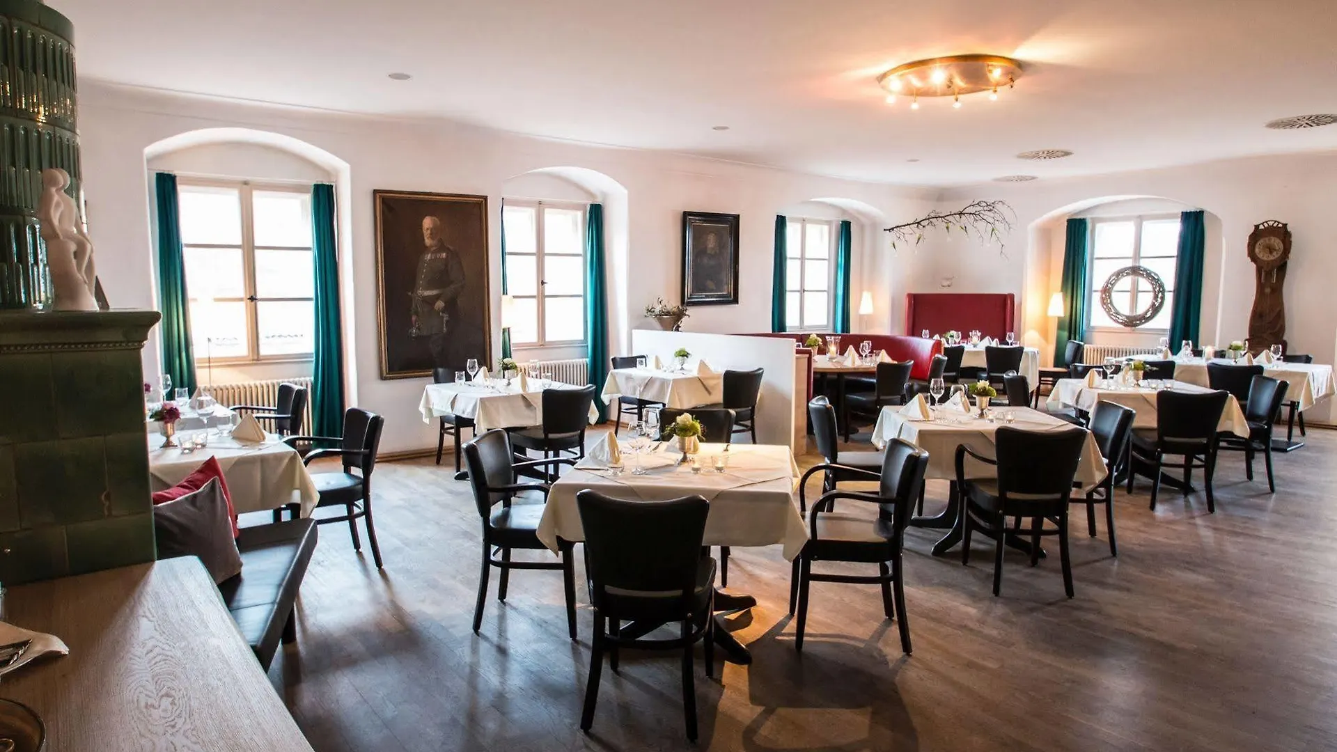 Hotel Schloss Neuburg - Hoftaferne Neuburg am Inn Germany